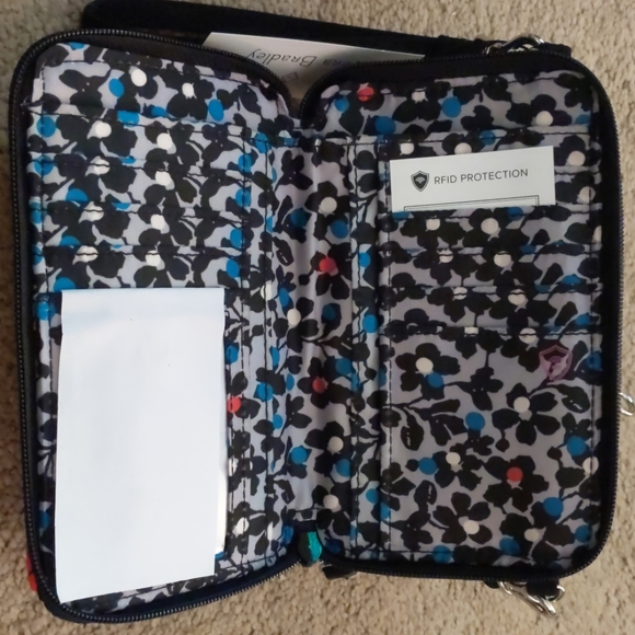 Vera Bradley Iconic All In One Crossbody - Picture 4 of 5